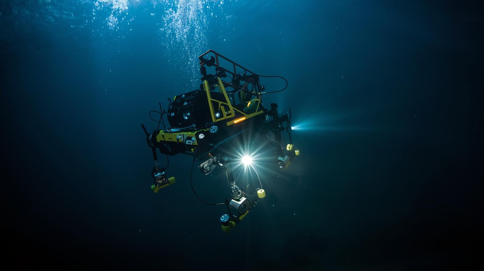 ROV調査と可搬型UPS（イメージ）